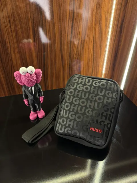 Hugo Boss Monogram Çanta, Siyah