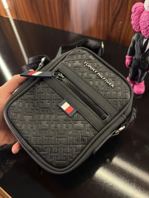 Tommy Hilfiger Silikon Logo Çanta, Siyah