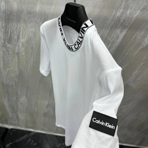 Calvin Klein Nakış Yaka T-Shirt | Beyaz - Image 2