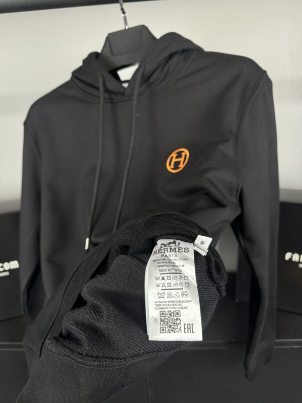 Hermes Nakış Turuncu Logo Hoodie | Siyah - Image 5