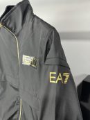 Emporio Armani Gold Logo Su Geçirmez Ceket | Siyah