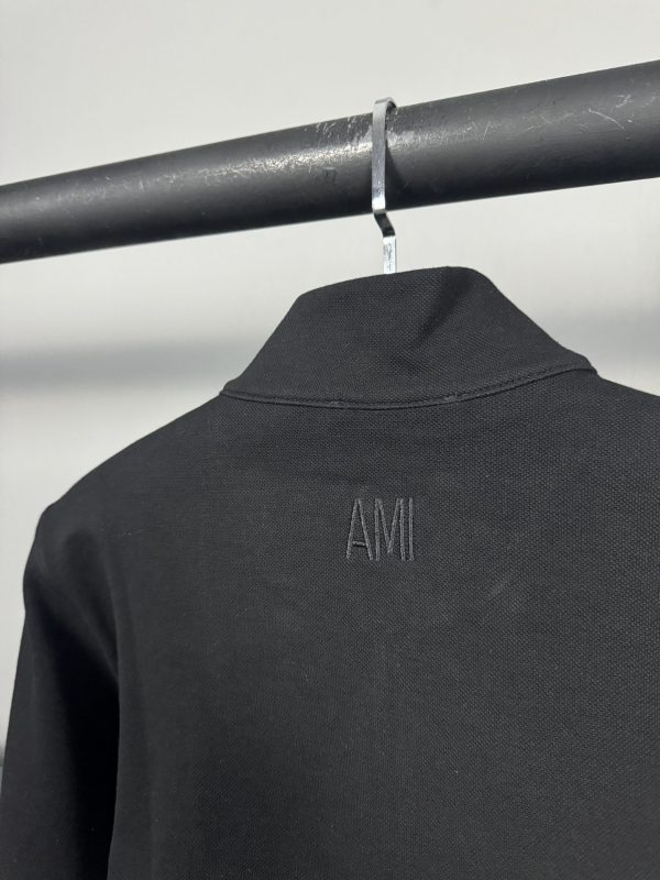 Ami Metal Logo Yarım Fermuar | Siyah - Image 4