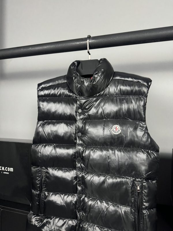 Moncler NFC Logo Düğmeli Puffer Yelek | Siyah - Image 2