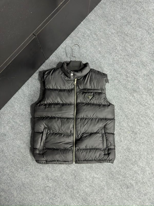 Prada Metal Logo Puffer Yelek | Siyah