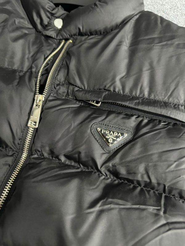 Prada Metal Logo Puffer Yelek | Siyah - Image 3