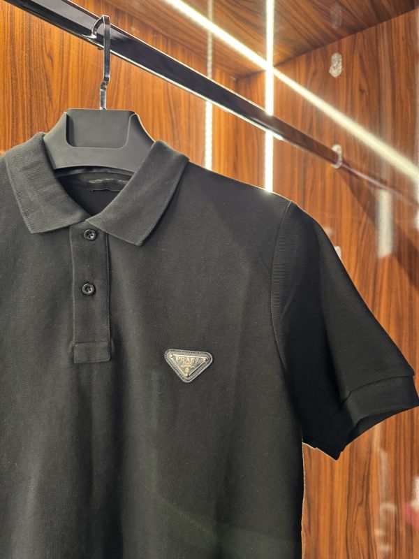 Prada Gold Metal Logo Polo Yaka | Siyah - Görsel 2