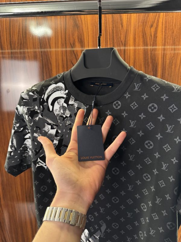 Louis Vuitton Monogram T-Shirt | Siyah (lv01) - Görsel 3