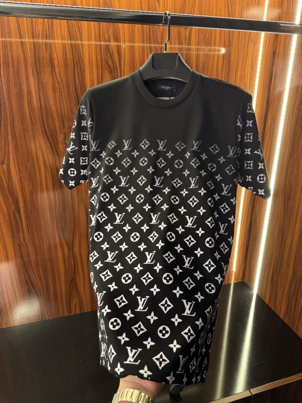 Louis Vuitton Monogram Logo T-Shirt | Siyah (lv09) - Görsel 3