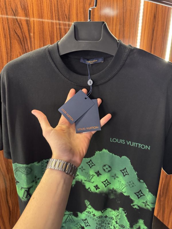 Louis Vuitton Kamuflaj Detay T-Shirt | Siyah (lv06) - Görsel 2