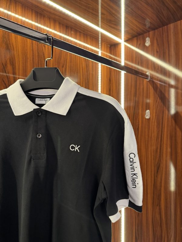 Calvin Klein Omuz Detaylı Nakışlı Polo Yaka | Siyah - Görsel 2