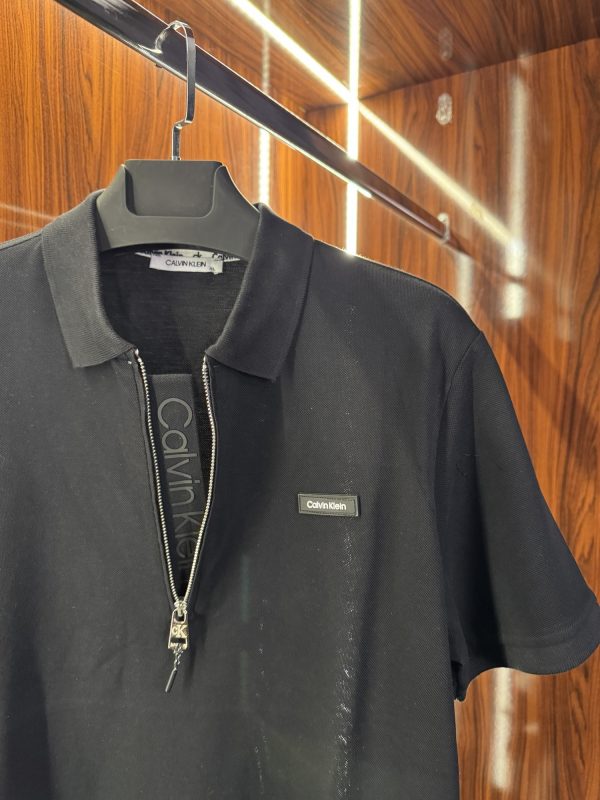 Calvin Klein Yaka Detaylı Polo Yaka | Siyah - Görsel 2