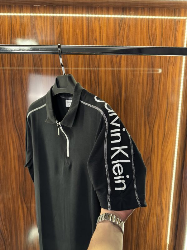 Calvin Klein Omuz Detaylı Polo Yaka | Siyah - Görsel 2