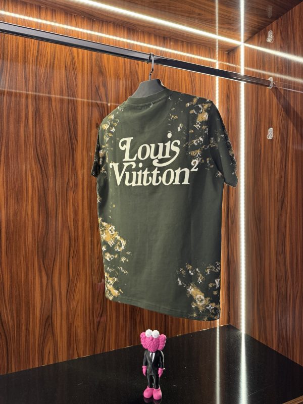 Louis Vuitton Kabartma Logo T-Shirt | Haki - Görsel 2