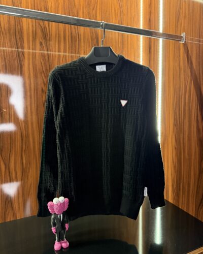 Guess Metal Logo Kazak | Siyah