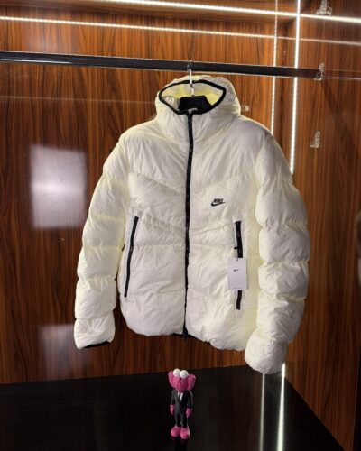 Nike Storm Serisi Puffer Mont | Beyaz
