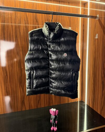 Moncler NFC Logo Puffer Yelek | Siyah